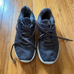 Under Armour Sneakers